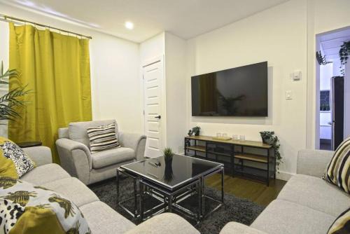 Sherbrooke Apartment | Downtown Prestige: Parking, King Bed, Sleeps 6