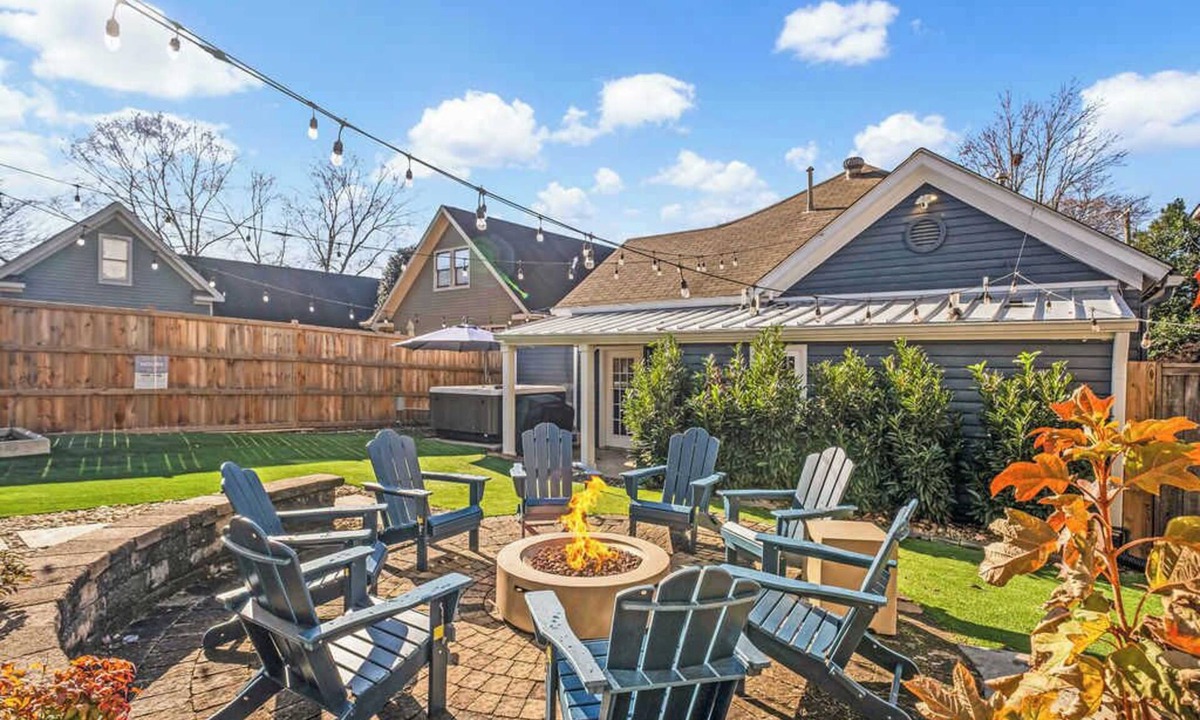 Germantown House | Downtown Private Backyard Oasis 5 min to Broadway