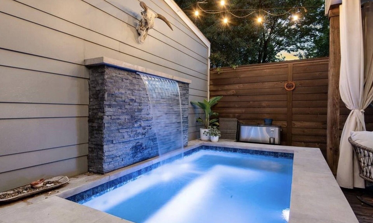Northside House | Downtown Private Oasis Stay | Fire Pit & Hot Tub