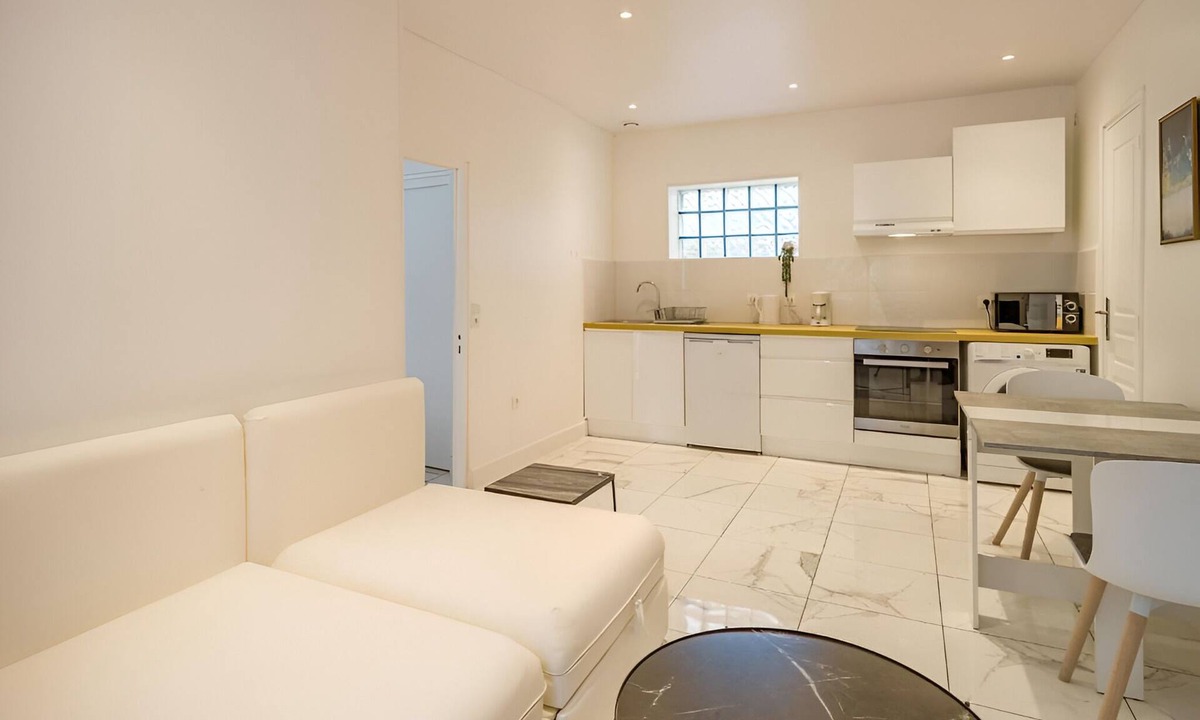 Troyes Apartment | Downtown, quiet and fully equipped F1, wifi