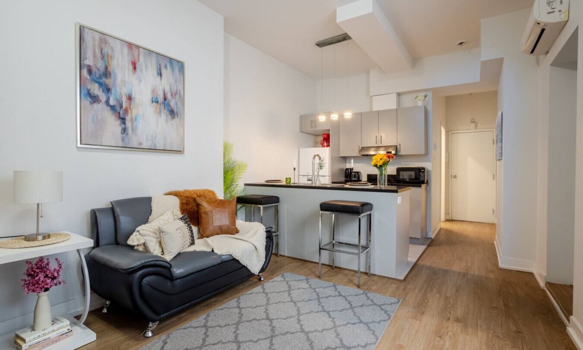 Downtown Montreal Apartment | Downtown Retreat, 4-min Walk to Metro
