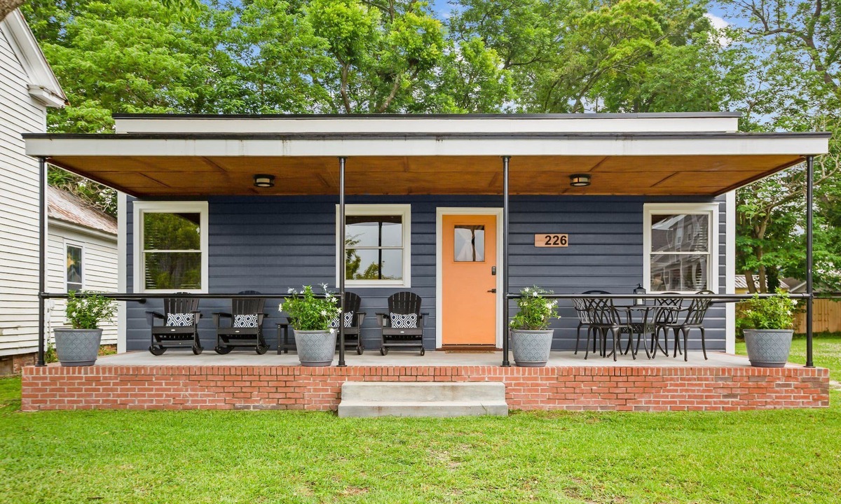 Washington House | Downtown - Riverview - Short walk to Restaurants, Shops and Parks.