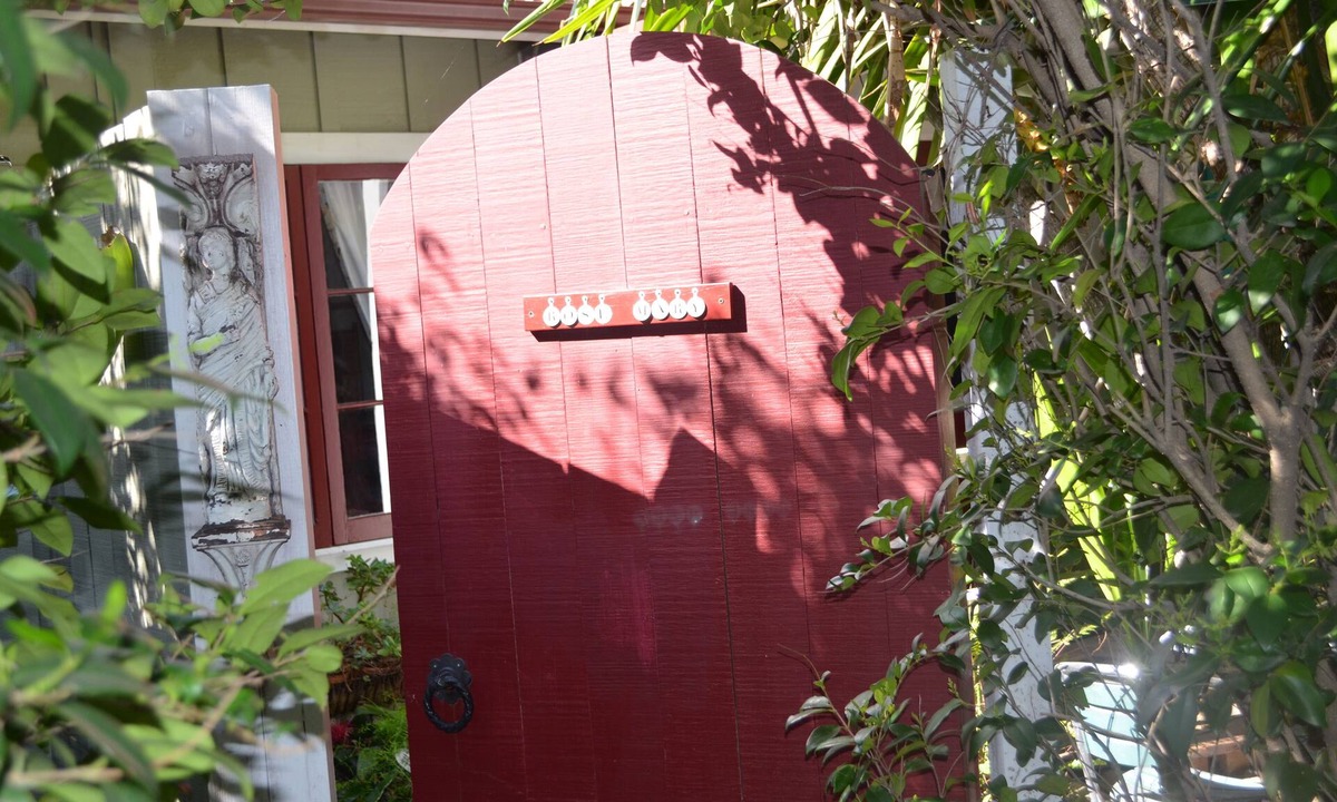 Oak Park Cottage | Downtown 'Rose Mary Cottage'