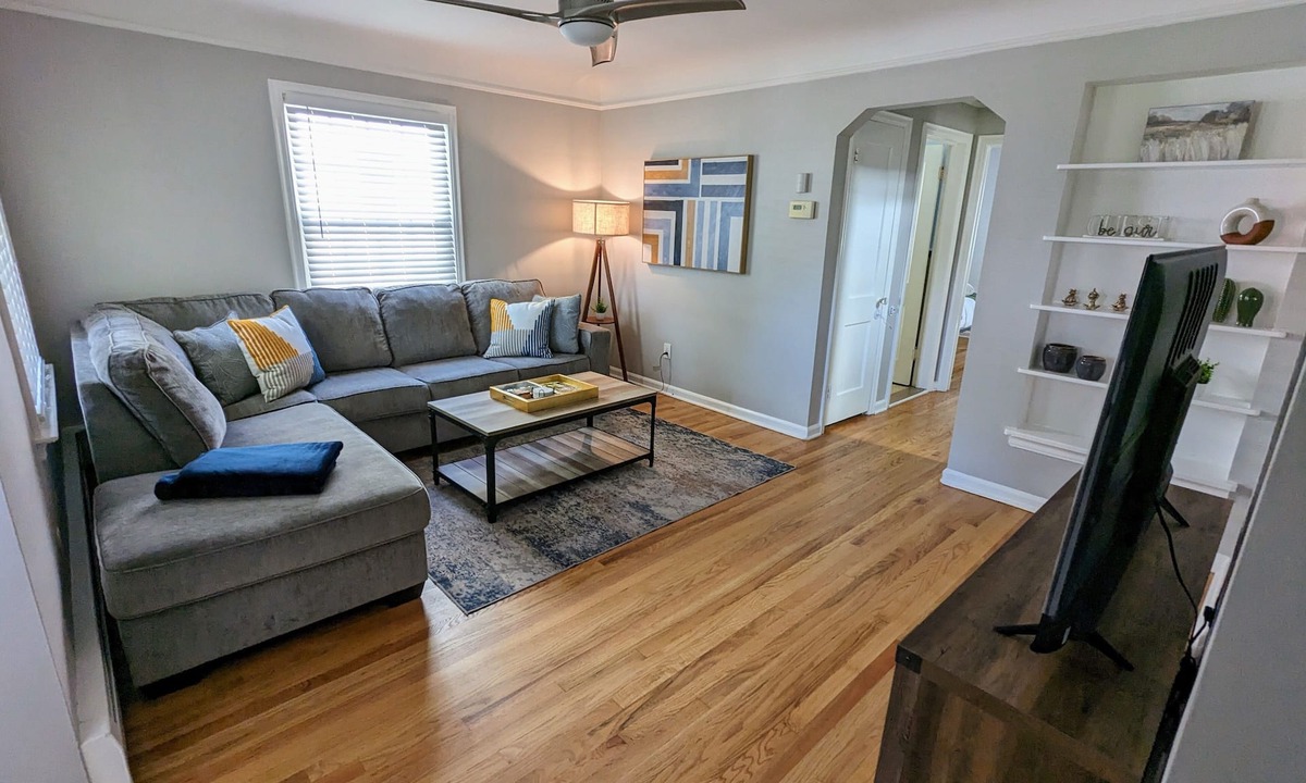 Royal Oak House | Downtown Royal Oak & Ferndale 3bd w/King Master