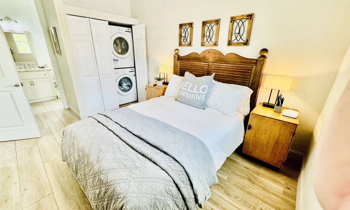 Gillespie Park Apartment | Downtown Sarasota | 1 Bd 1 Ba | Beach | + Pets