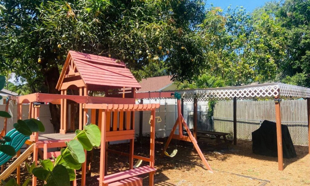 Park East House | Downtown Sarasota Florida Vacation Rental 3BR/2BA House, Near Beaches, Pets OK