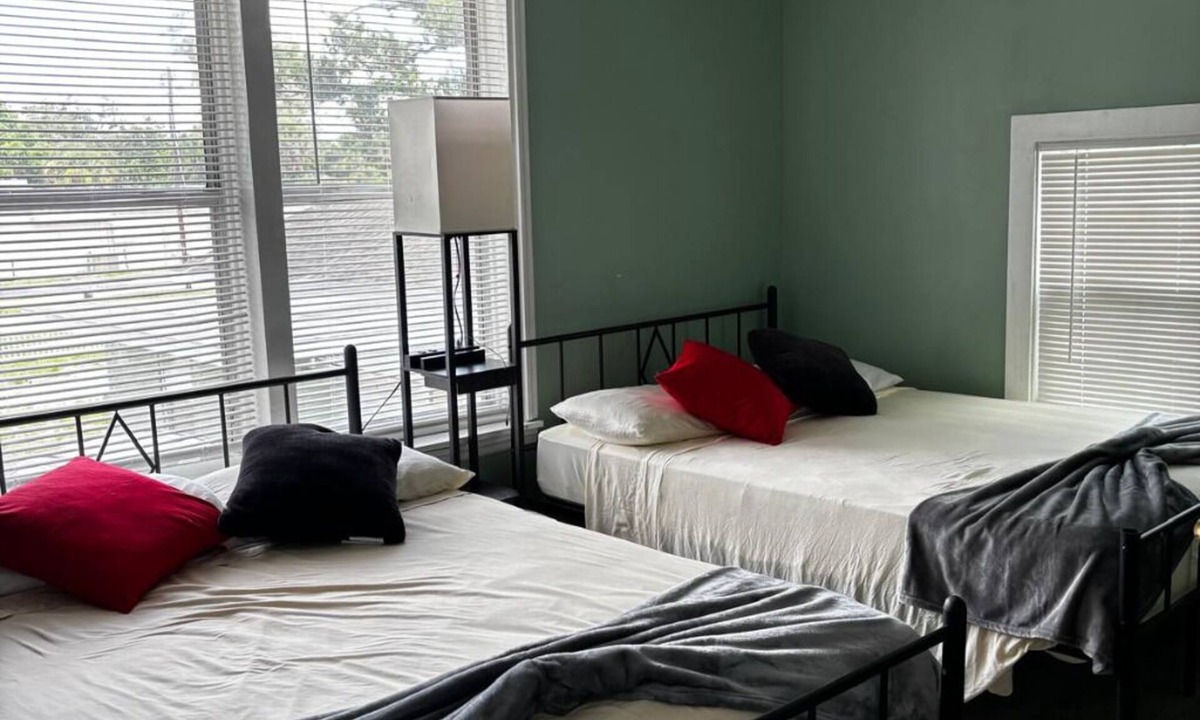 Park East House | Downtown Sarasota Rental, 2 Units,4 Bedrooms,3 Baths, Sleeps 10, Lido Beach 6min