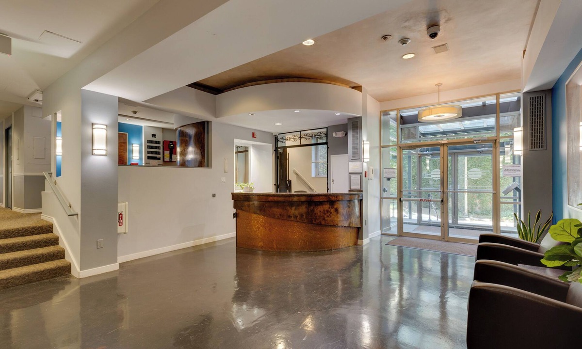 Downtown Seattle Apartment | Downtown Seattle Condo w/Rooftop Deck + Views!