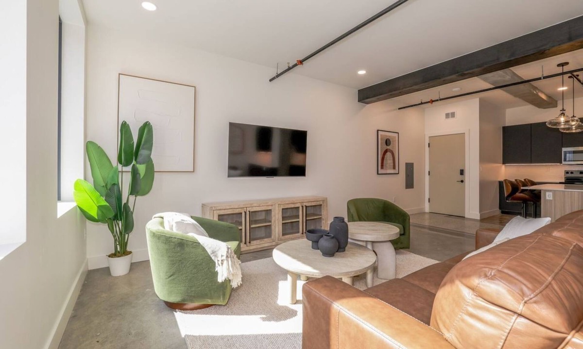 Downtown Tulsa Apartment | Downtown Stay/The Grand Combo Apartments