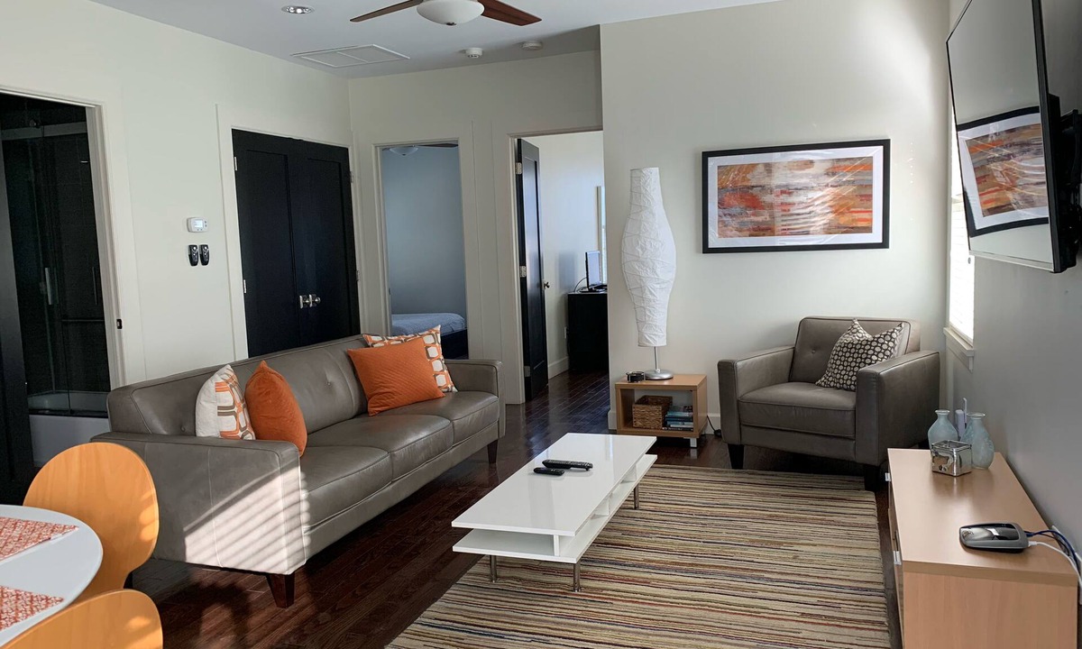 St. Petersburg Apartment | Downtown! Steps to Beach Drive restaurants, shops, and gorgeous waterfront!