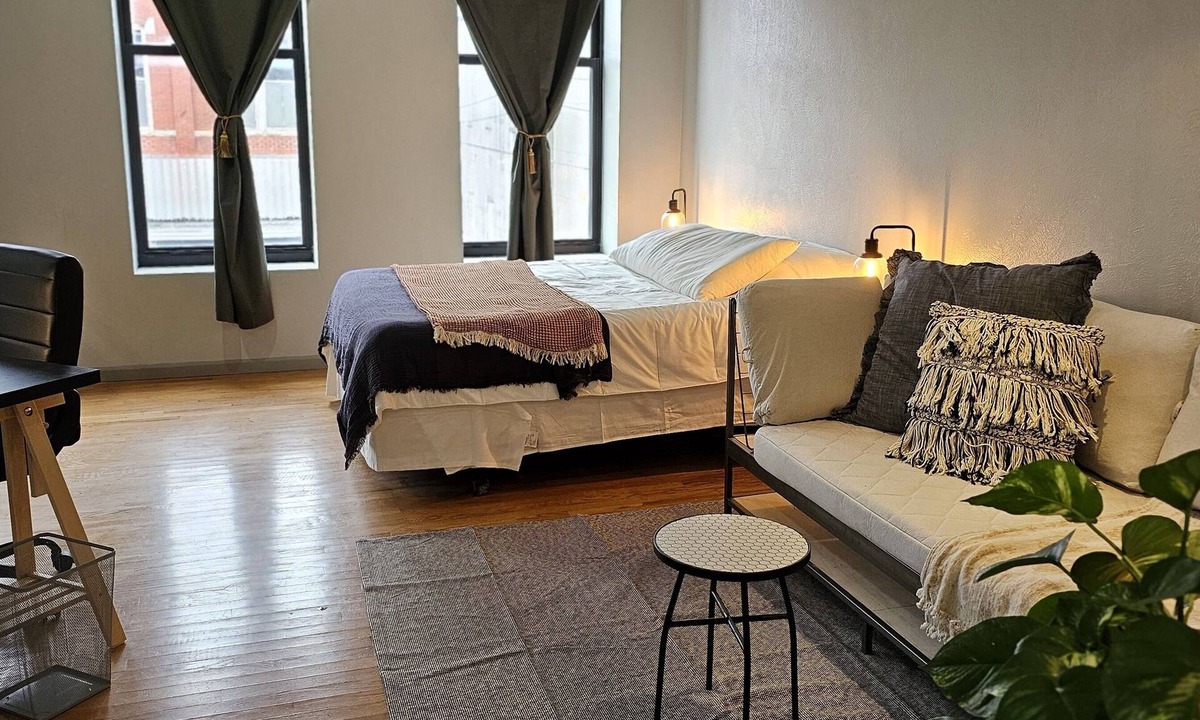 Aurora Apartment | Downtown Studio 201