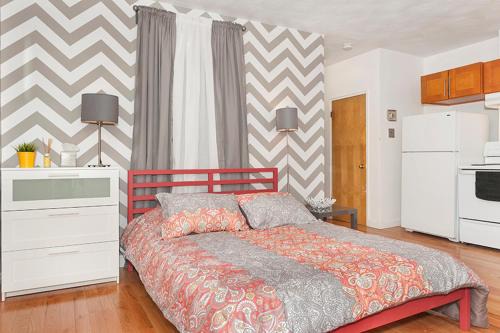 Theatre District Apartment | Downtown Studio Apt, Perfect for Medical Workers