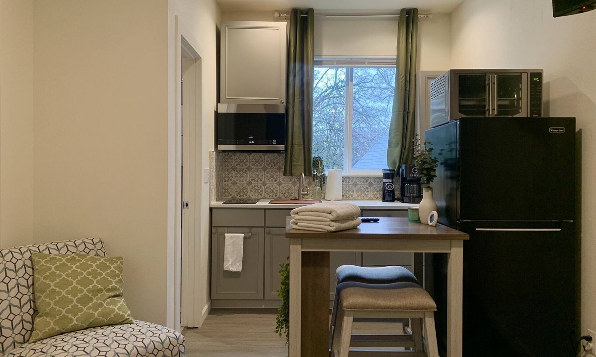 Moscow Apartment | Downtown Studio - Green