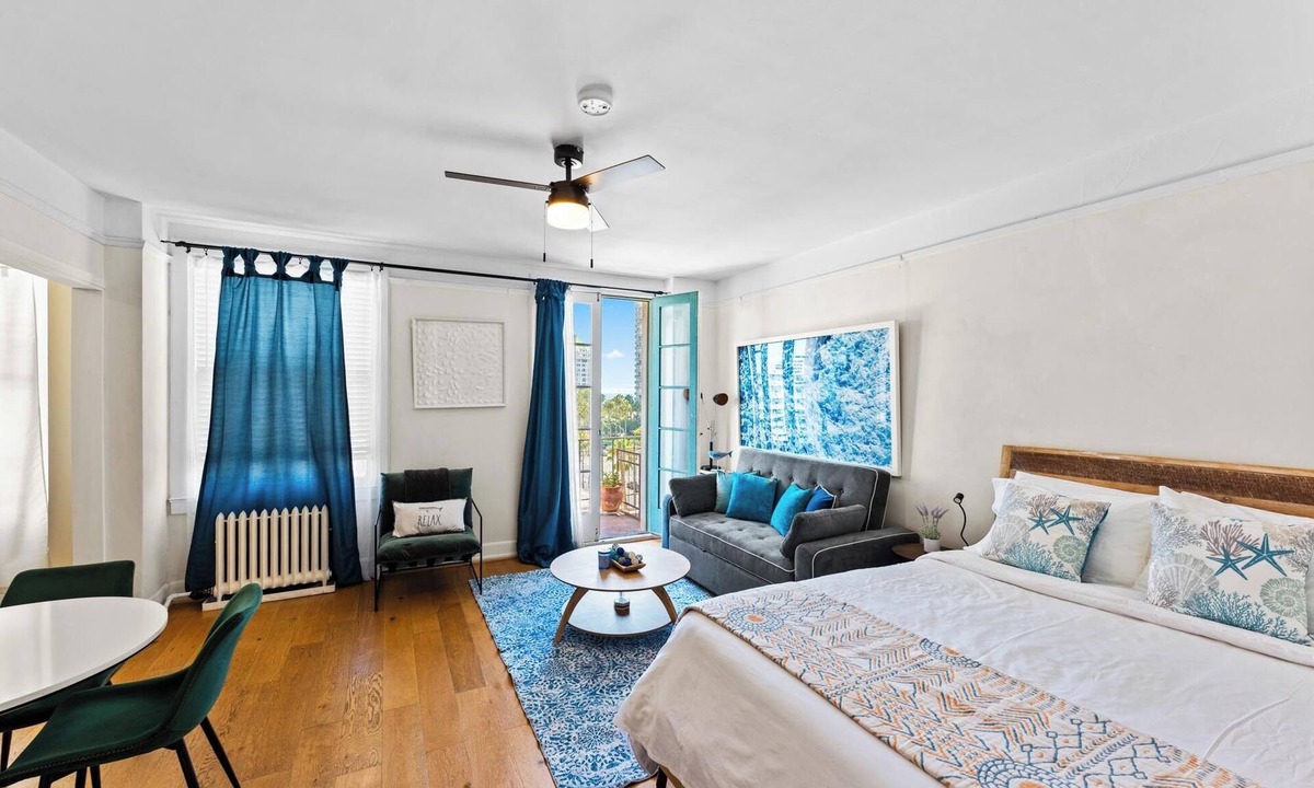Downtown Long Beach Apartment | Downtown Studio Near Convention Center and Beach Free Parking