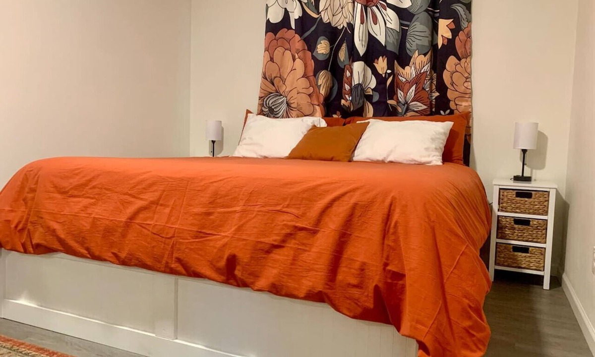 Moscow Apartment | Downtown Studio - Scarlet