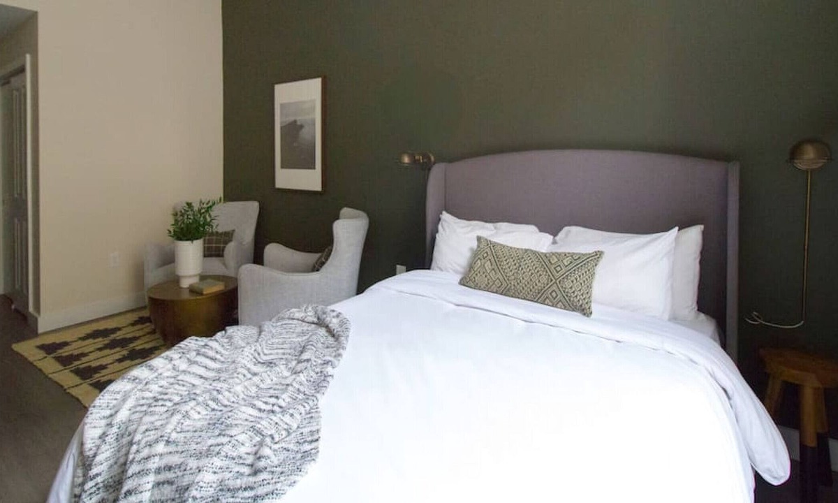 Beacon Hill Apartment | Downtown Studio | Students Welcome | W/D in unit