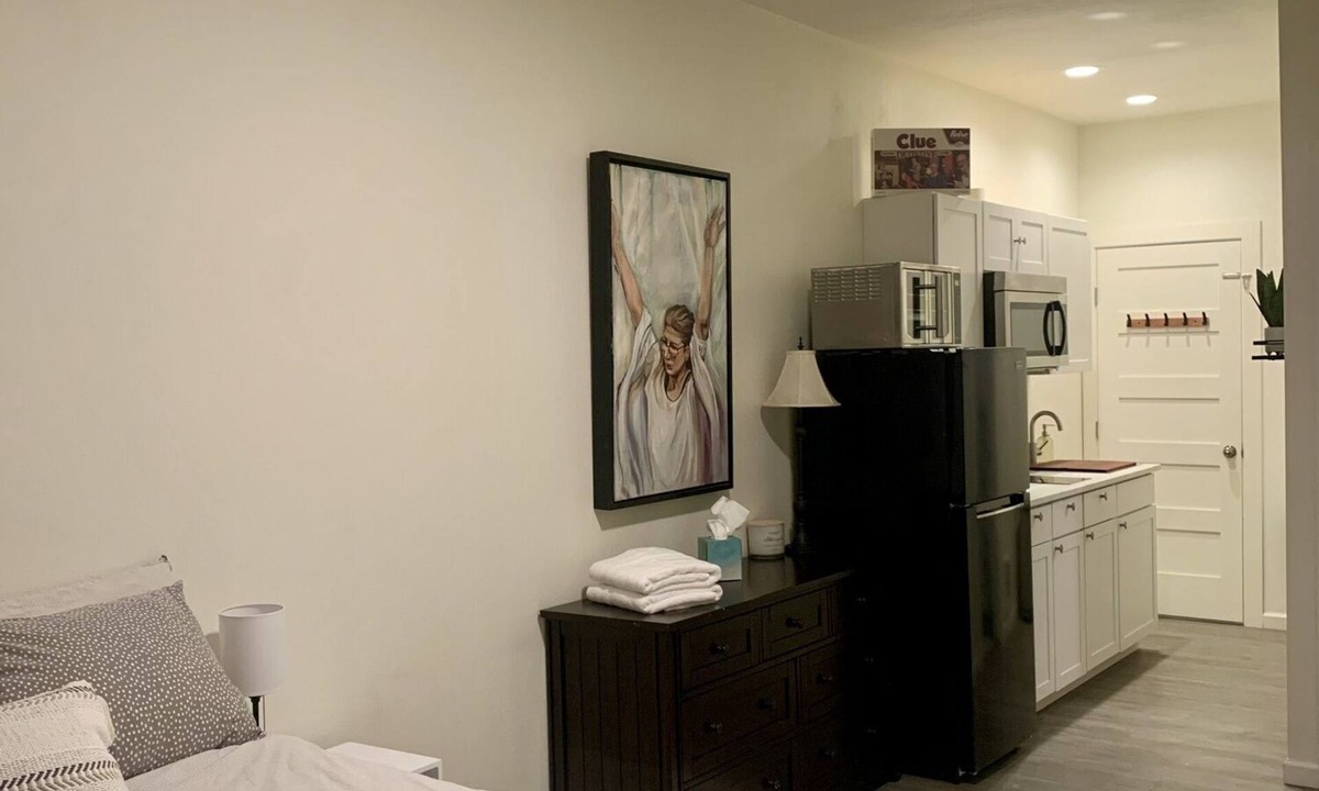 Moscow Apartment | Downtown Studio - White