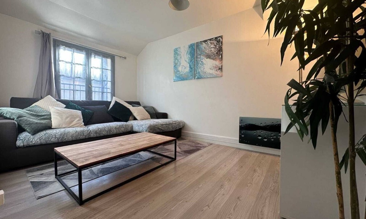 Beaumont-sur-Oise Apartment | Downtown superb f3 with all comforts