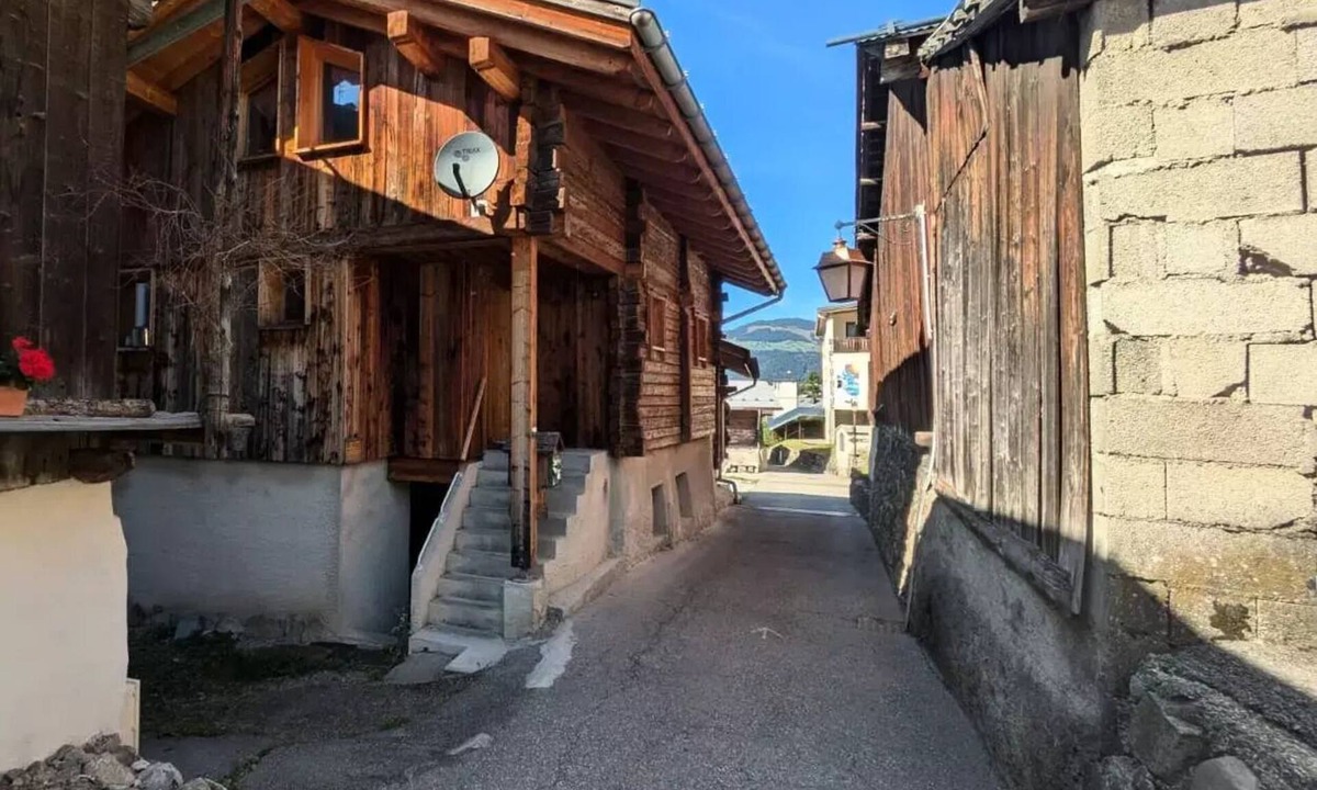 Beaufort Apartment | Downtown T2 station with parking space