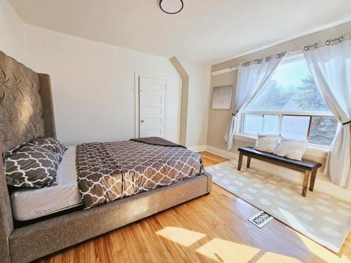 Trinity - Bellwoods Apartment | Downtown Toronto Apartments