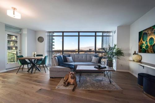 Fort York Apartment | Downtown Toronto Condo Parking Sleeps 4 Balcony Walk to Lake
