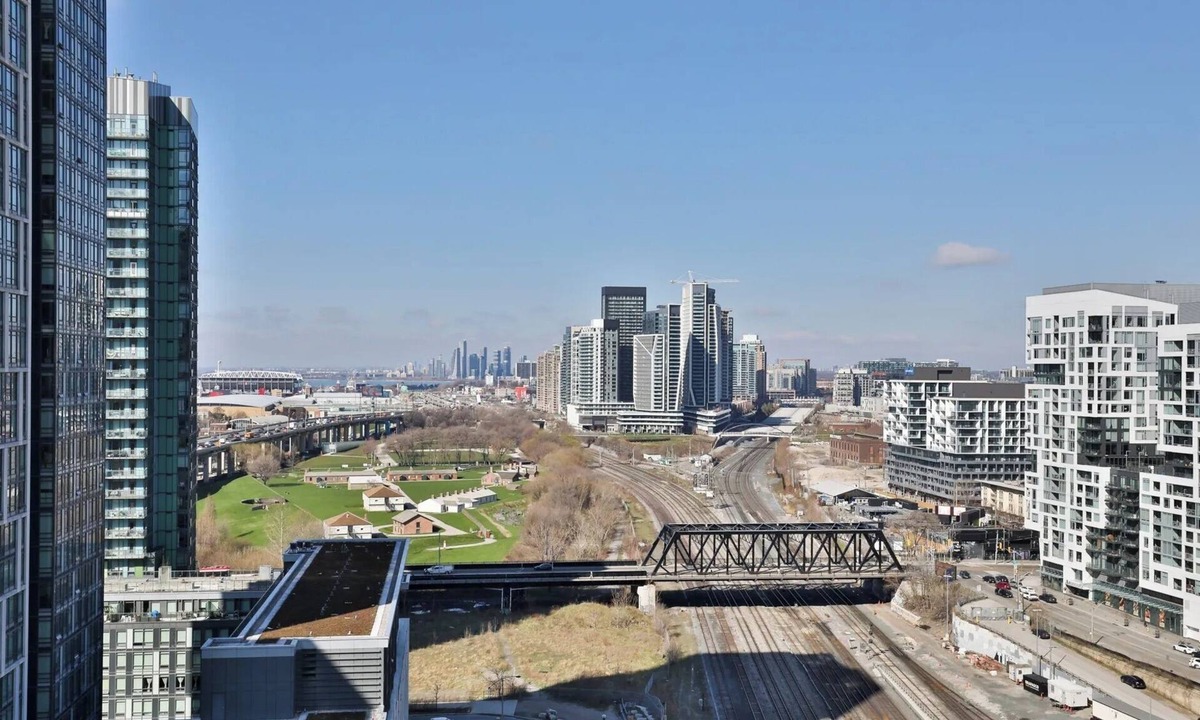 Toronto Entertainment District Hotel | Downtown Toronto Hotel and Suites