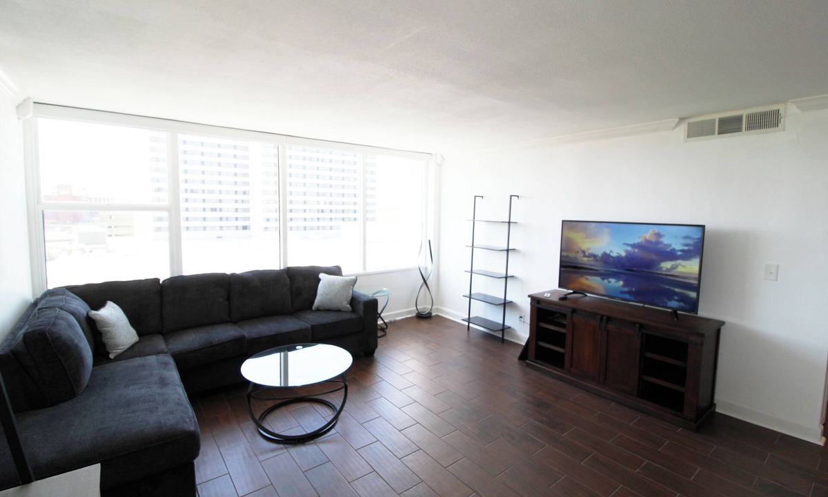Downtown Tulsa Apartment | Downtown Tulsa 2 Bed Highrise Apartment, Covered Parking, Gym, Convenience Store