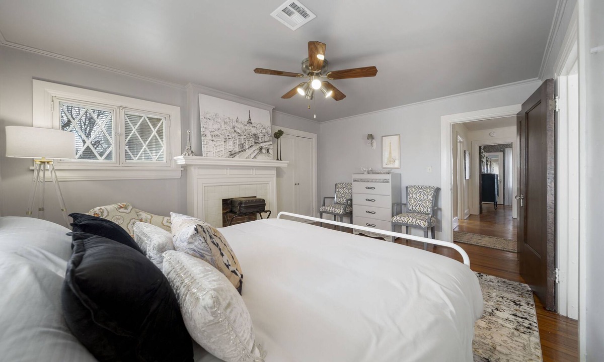 Tulsa House | Downtown Tulsa The 6 bedroom Abbey Manor, sleeps 16!