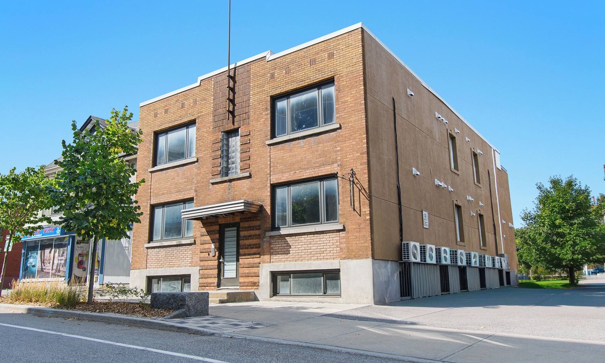 Hull Apartment | downtown unit brand new #8