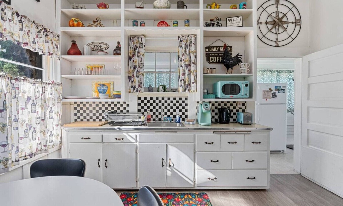 Santa Rosa Apartment | Downtown Urban Flat - 92 Walking Score