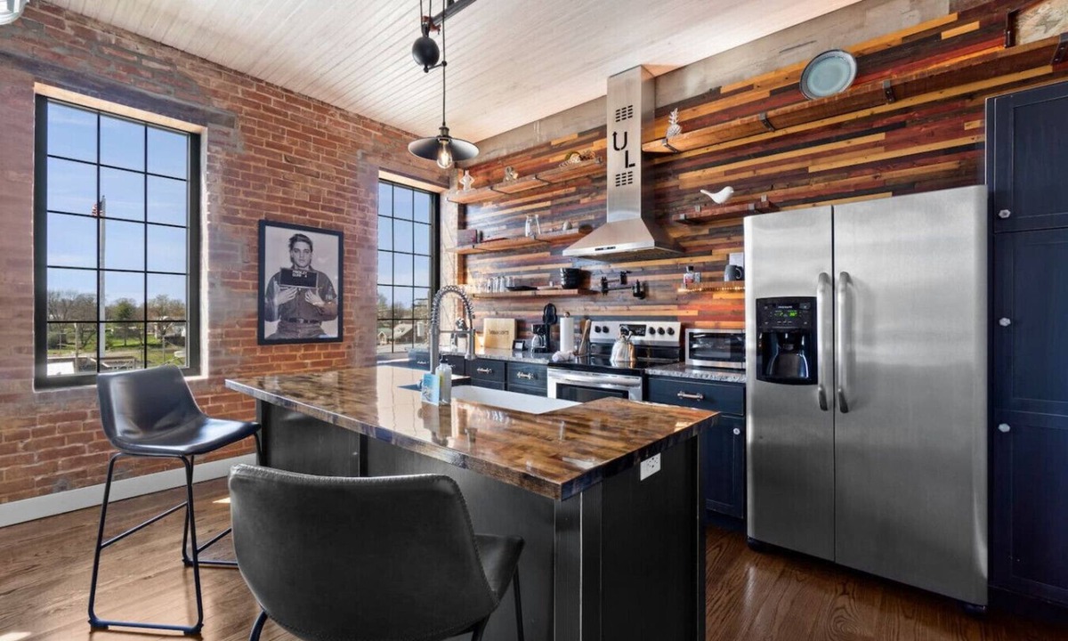 Perryville Apartment | Downtown Urban Loft above Restaurants