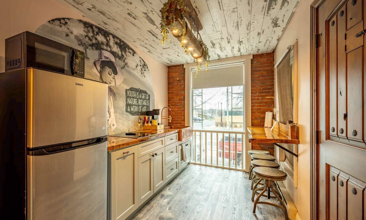 Downtown Harrisburg Apartment | Downtown Urban Oasis