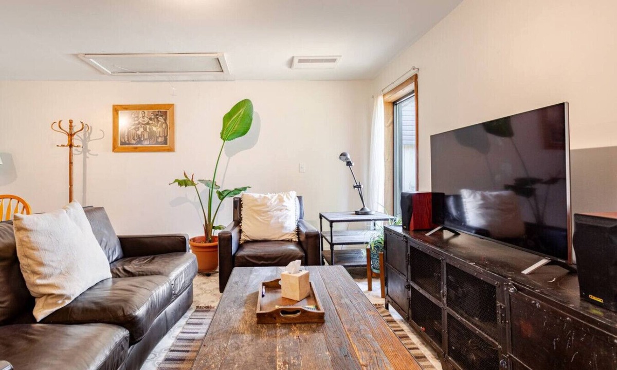 Walton Apartment | Downtown Walton Efficiency