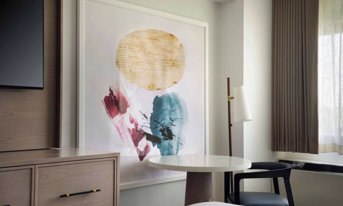 White Plains Hotel | Downtown White Plains Stay – Walk to Shops & Transit