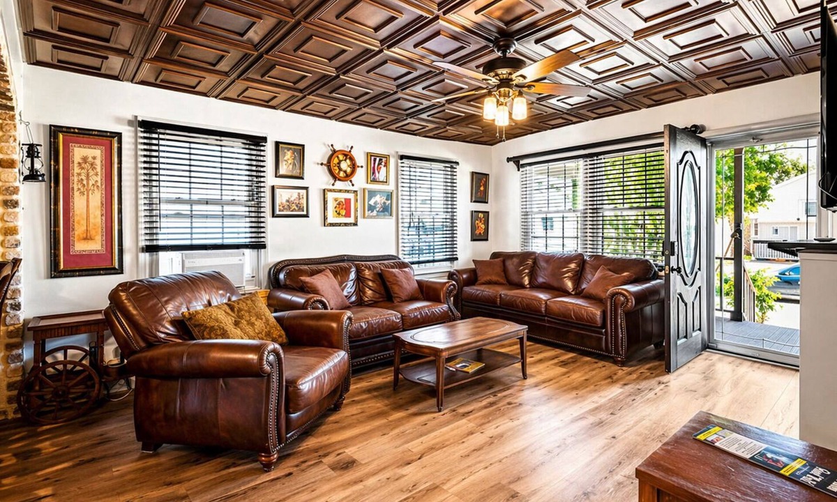 Wilmington House | Downtown Wilmington NC Historic Home -Blackbeard Themed Stay
