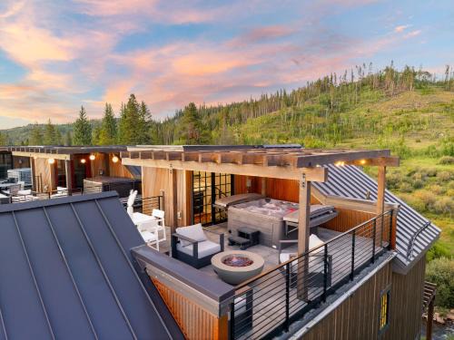 Winter Park House | Downtown WP River Front Villa 104 I Rooftop Hot Tub & Firepit I Incredible Views I Multi Game Table I Activity Program