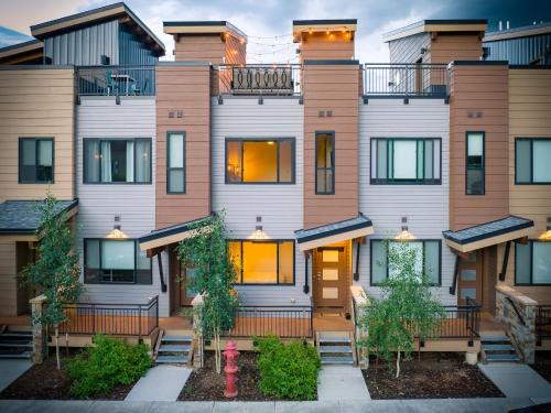 Winter Park House | Downtown WP Villa 296 I Rooftop Hot Tub I Great Views I Activity Program