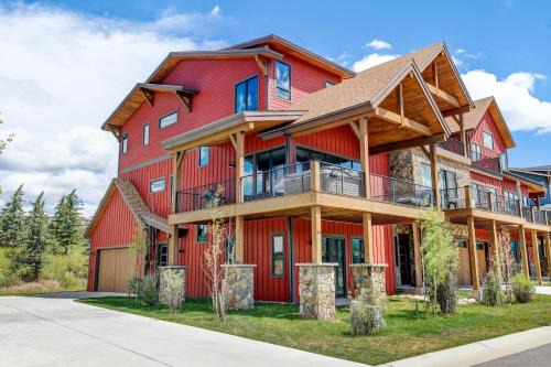 Fraser House | Downtown WP Villa 54 I Peloton Bike I Private Hot Tub I Great Views I Activity Program