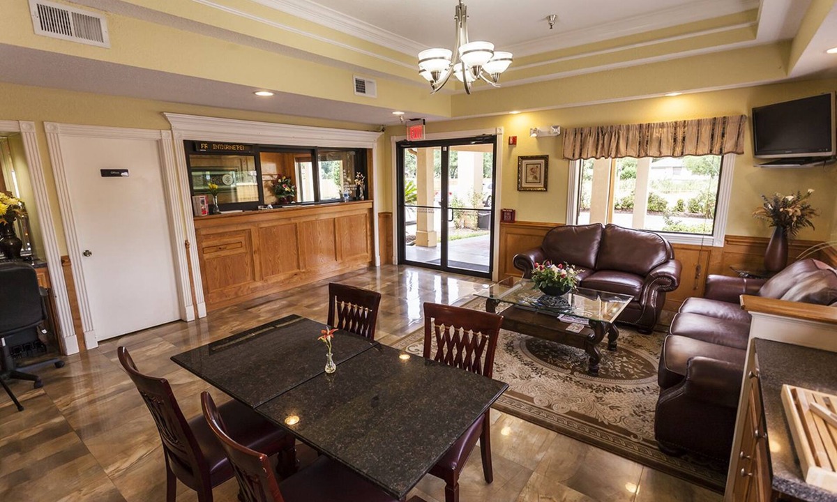 Southeast Houston Hotel | Downtowner Inn and Suites Hobby