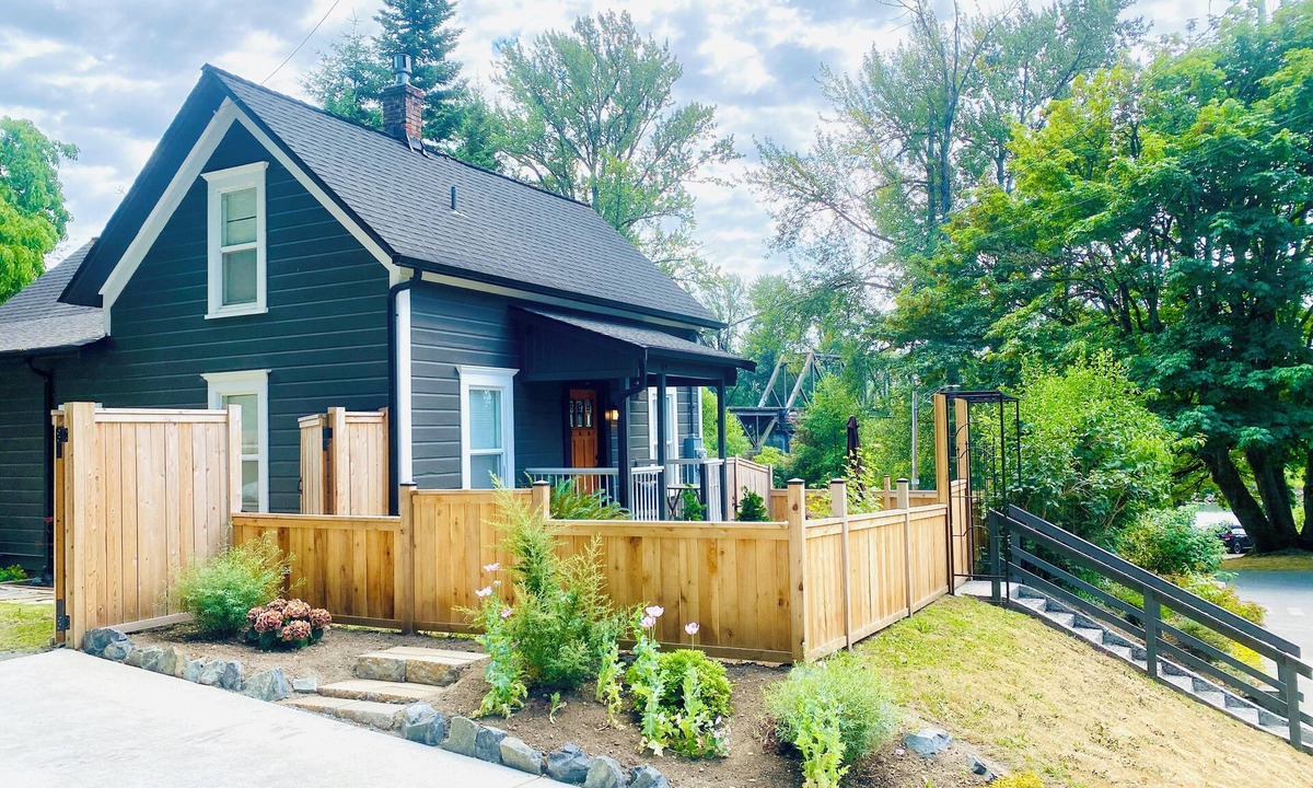 Snohomish House | Dowtown Snohomish - River Views - Walk to Town