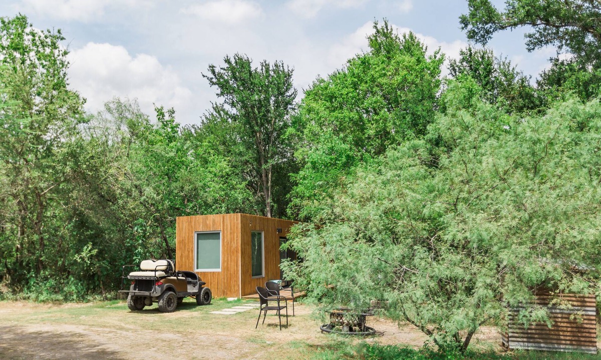 Fentress Cabin | Dragonfly Cabin at Wahwahtaysee Resort on the San Marcos River