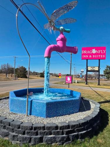Hastings Hotel | Dragonfly Inn & Suites