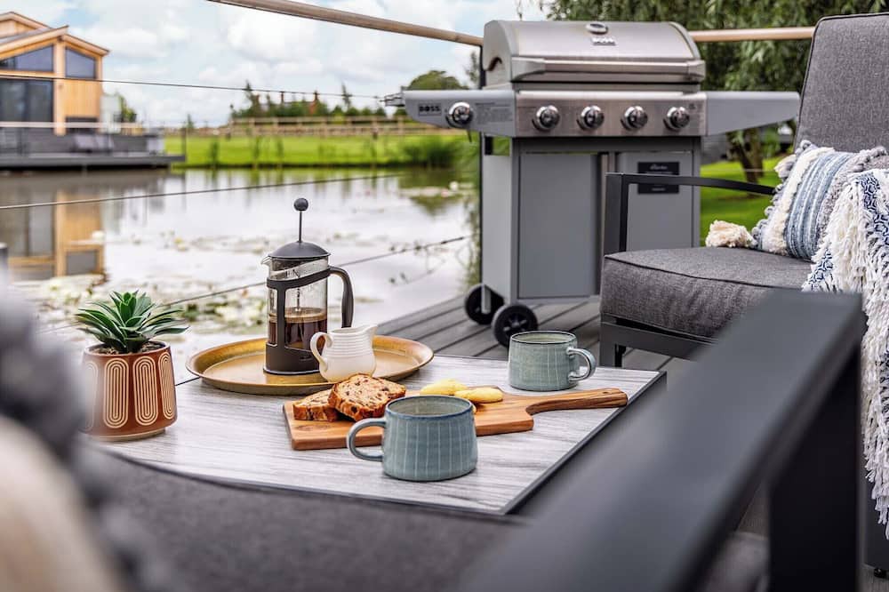 Frampton Ski Chalet | Dragonfly Lakeside Lodge