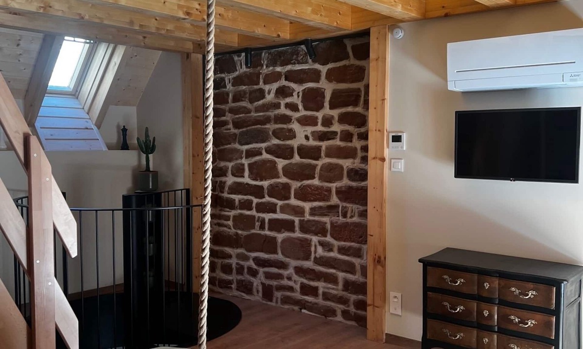 Lichtenberg House | Dream barn with hanging bed