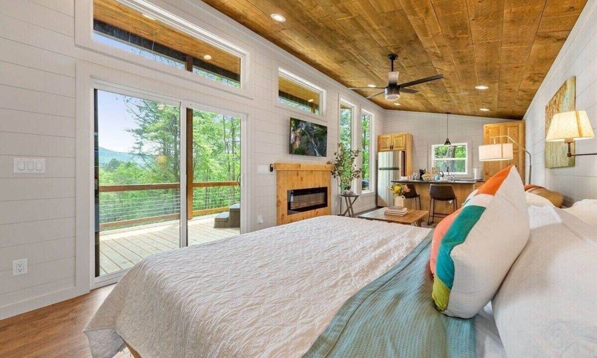Mineral Bluff Cabin | Dream Big in this new Tiny Home! Hot tub, firepit