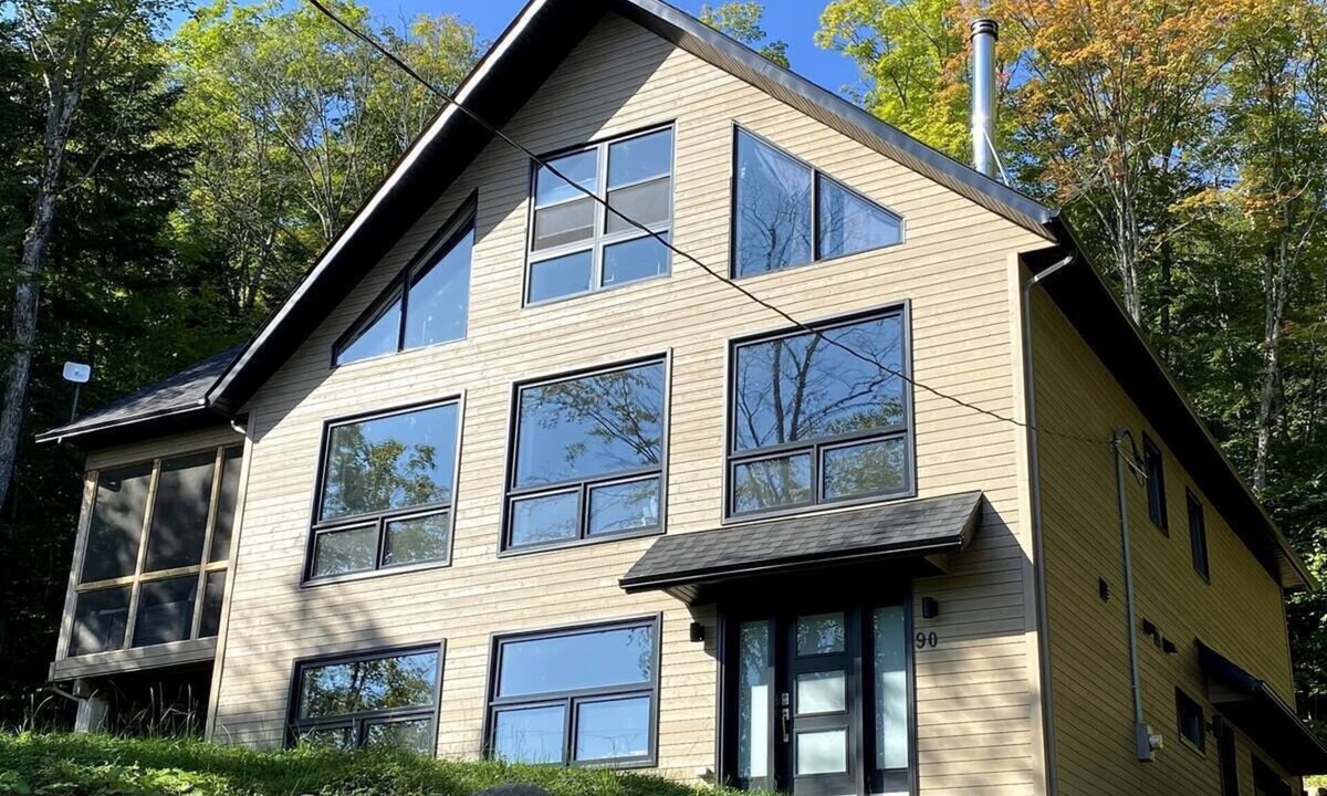 Saint Donat Ski Chalet | Dream telecommuting: spectacular chalet, sauna and autumn colors