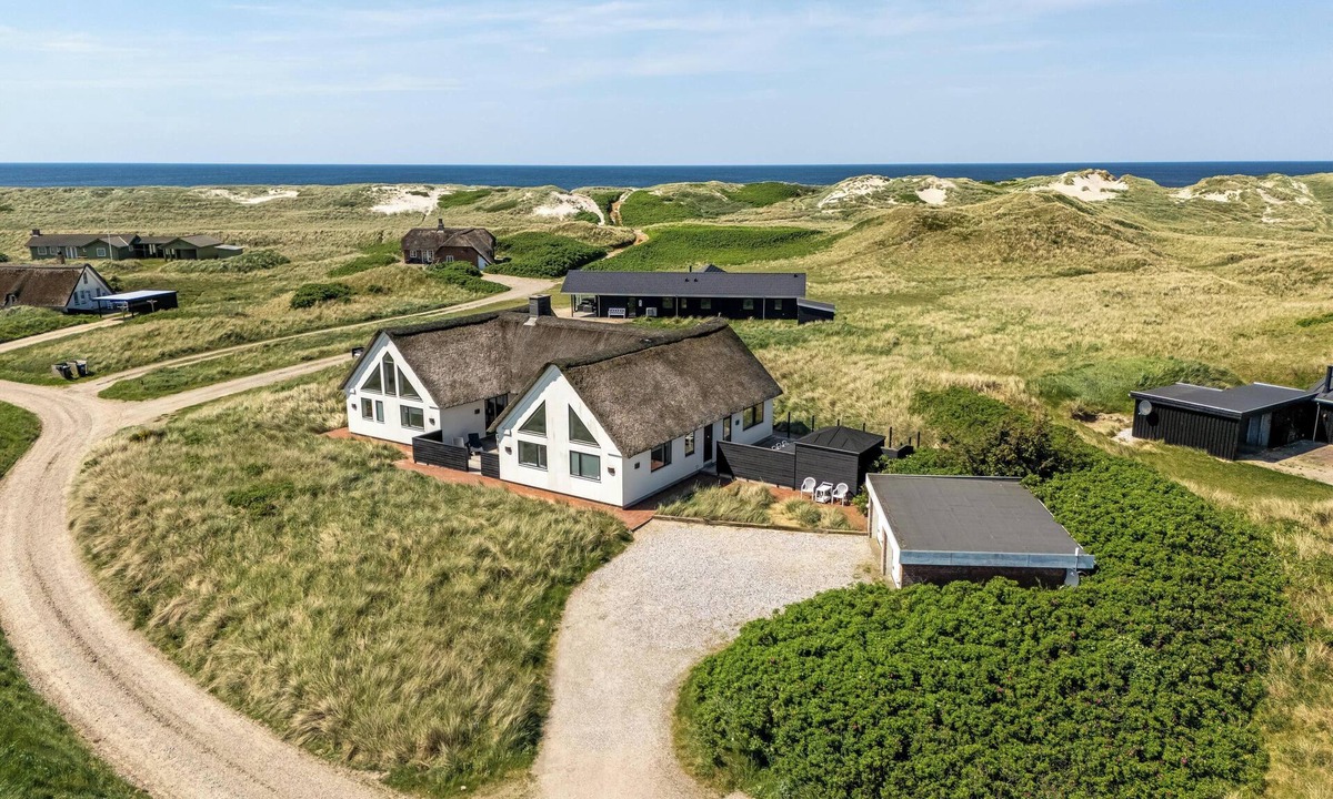 Kryle House | Dream house with pool, whirlpool and activity room.