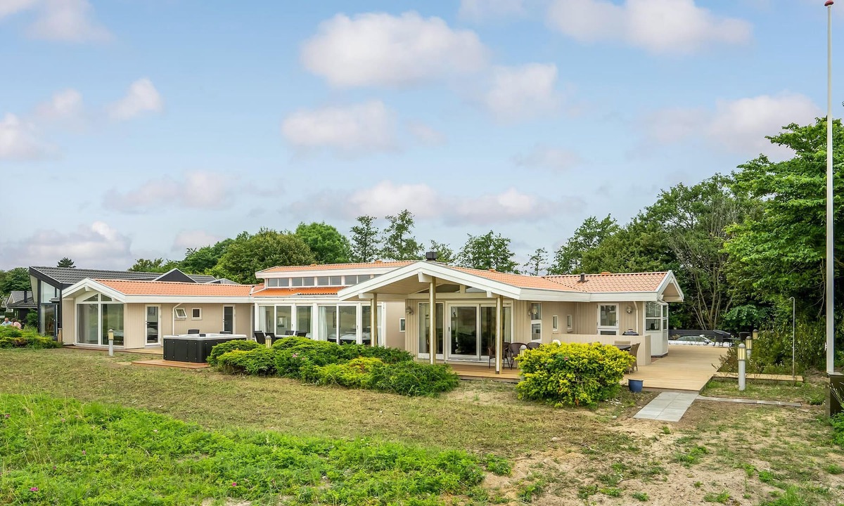 Diernæs Strandby House | Dream location with large pool.