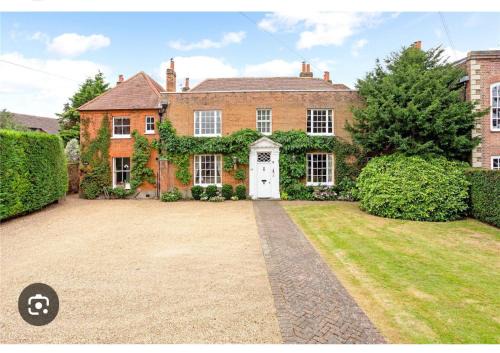 Stanwell House | Dream Lodge