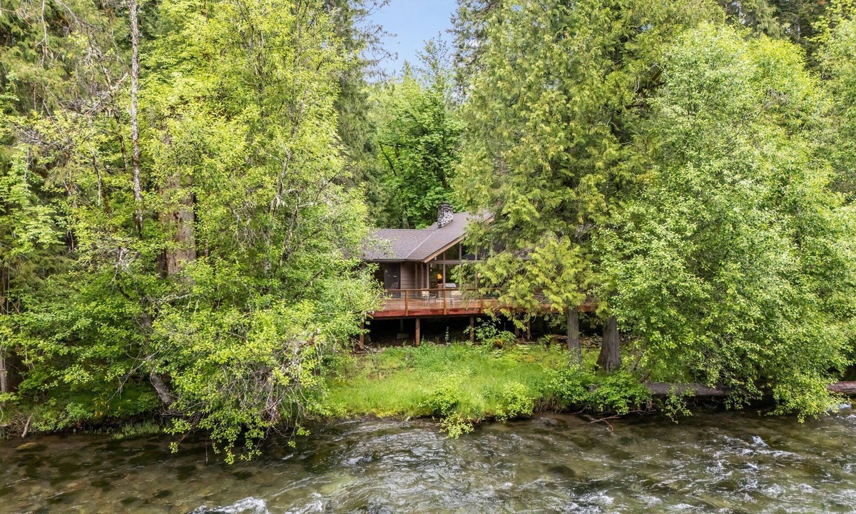 Blue River Cabin | Dream River Cabin - Riverfront